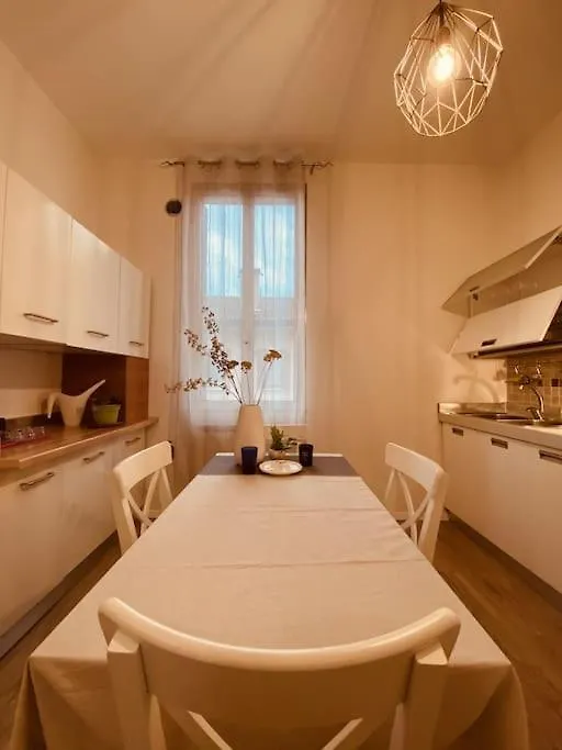 Casa Oscar: Entire Apartment Venice.Mestre Station Italy