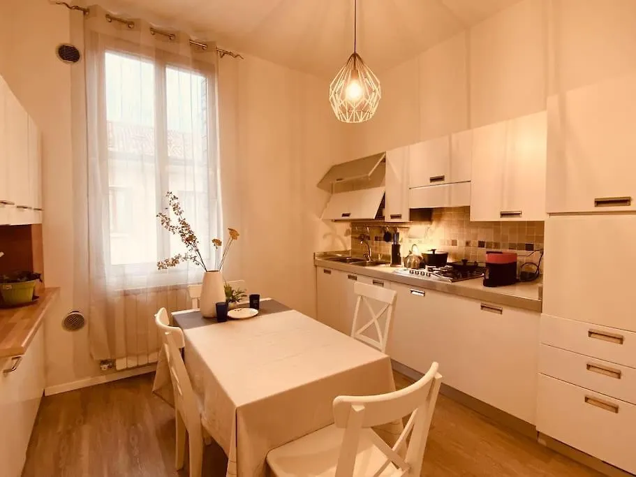 Casa Oscar: Entire Apartment Venice.Mestre Station 0*, Mestre Italy